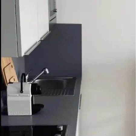 Modern Flat Center